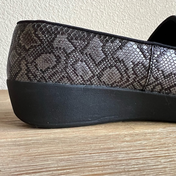 FitFlop Women's Audrey Python Print Smoking Slippers Loafer Flat Size 8 - Picture 5 of 16